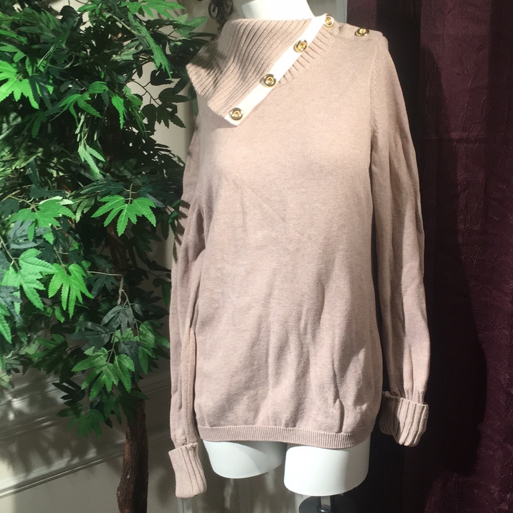 Clean and pretty banana republic sweater